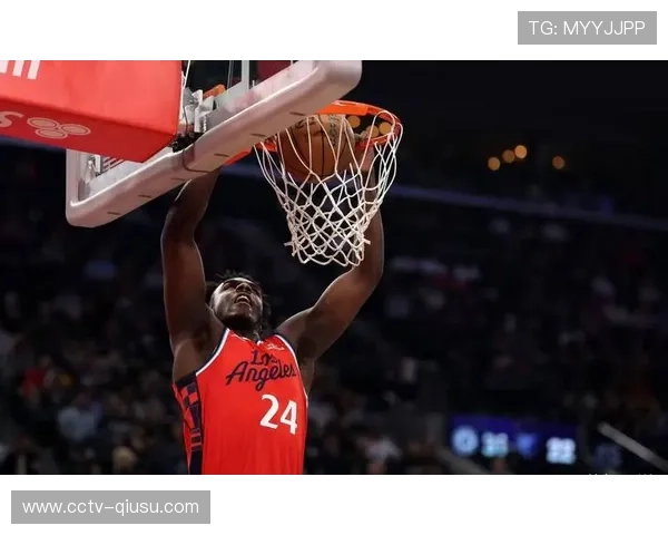 格兰姆斯隔扣科林斯引爆主场,快船首节进攻停滞 格兰姆斯隔扣科林斯引爆主场,快船首节进攻停滞